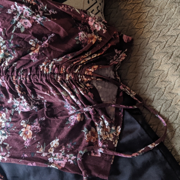 Long sleeve soft floral top - Picture 2 of 4